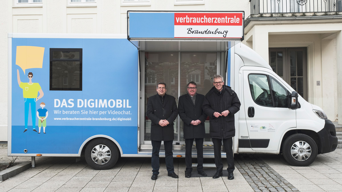 Pressefoto VZB Start des Digimobils in Wittenberge mit Stefan Ludwig und Christian A. Rumpke