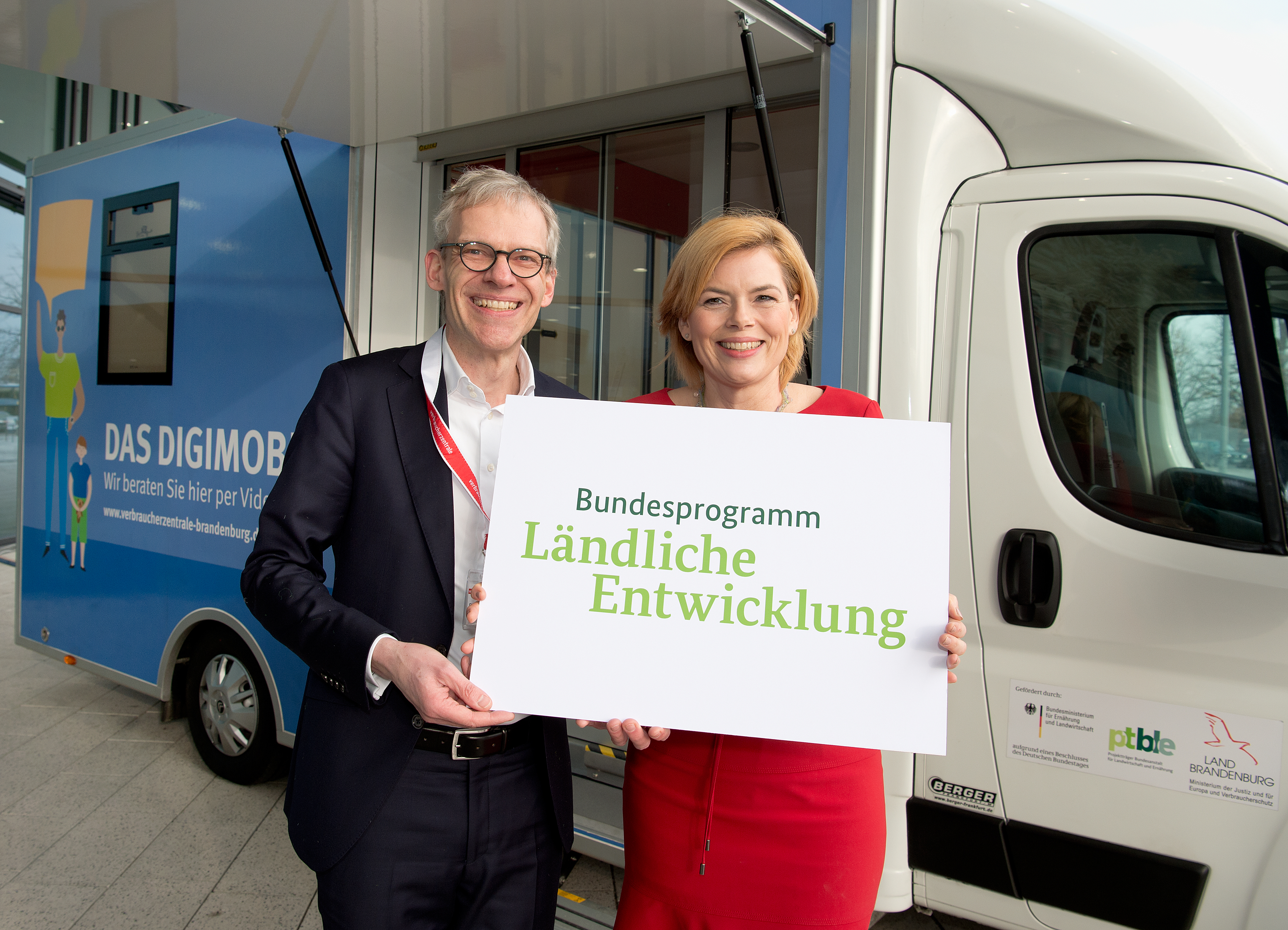 Präsentation Digimobil des VZB mit Julia Klöckner BMEL IGW 2019 (c) Thomas Ecke