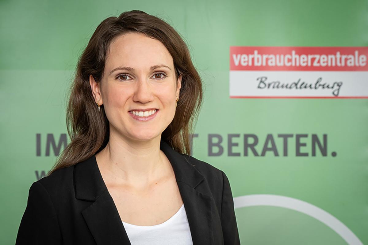 Stellvertretende Pressesprecherin Verbraucherzentrale Brandenburg Annalena Marx (c) André Wagenzik