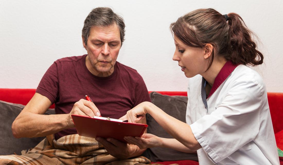 Pflegerin mit Patient