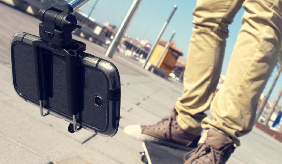 Deckblatt Unterrichtsmaterial VZB Werbung in sozialen Medien (c) nito/Fotolia