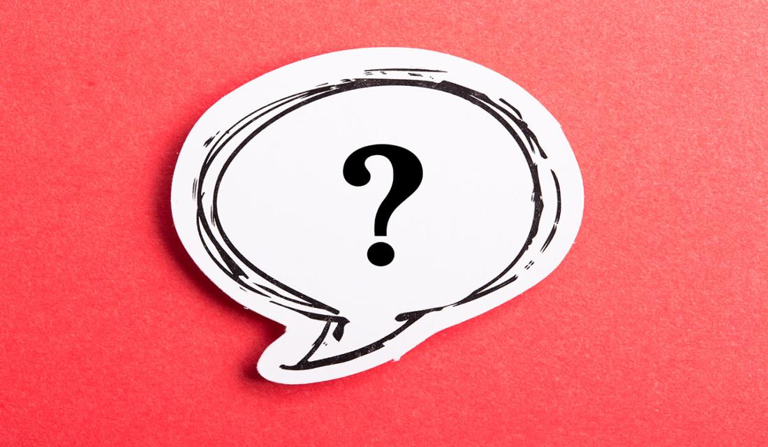 Quiz zum Thema Plastik sparen: Ein Fragezeichen in einer gezeichneten Sprechblase auf rotem Grund