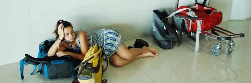 Wartende am Flughafen