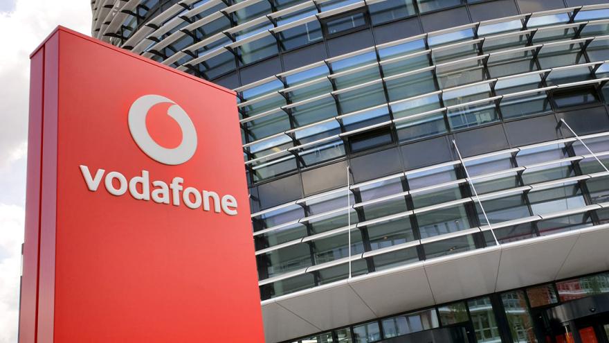 Vodafone-Firmenschild vor Hochhaus