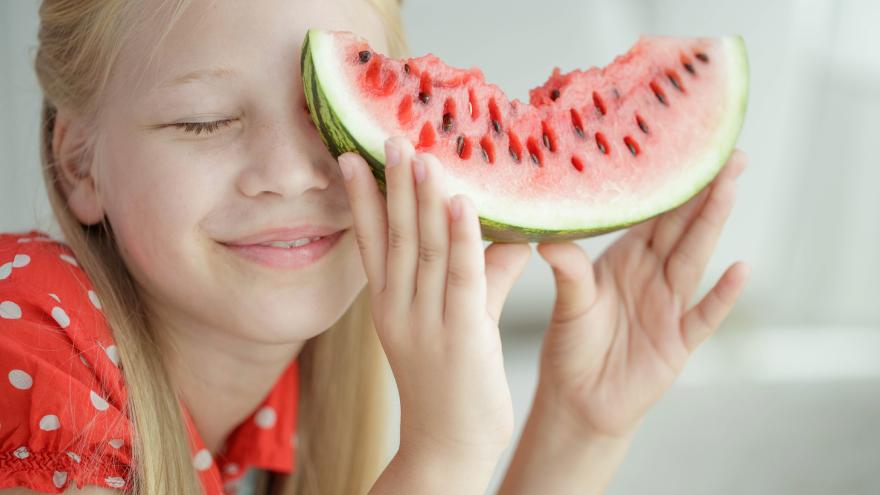 Mädchen und Melone Fotolia / nuzza11