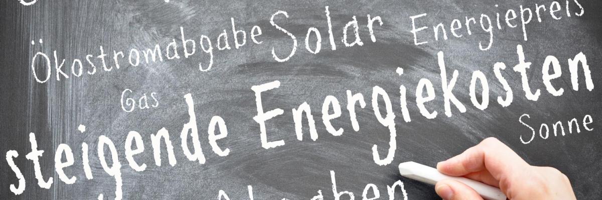 Tafel mit Themen der Energieberatung steigende Energiekosten von Marco2811 / Fotolia